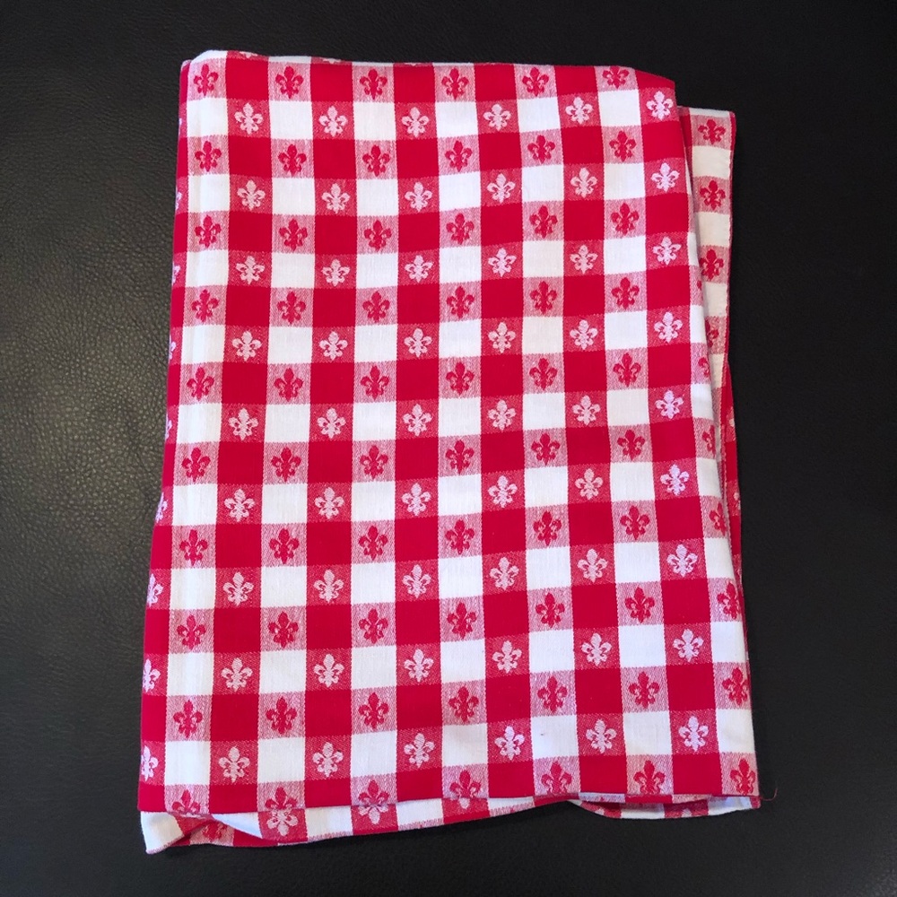 Vintage Fluer de Lis Checkered Table Cloth.